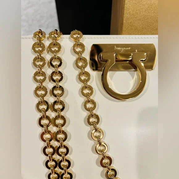 Salvatore Ferragamo - AUTHENTIC Gancini Bag, in Bone, 24 Carat Gold Chain. NEW! - Picture 6 of 6